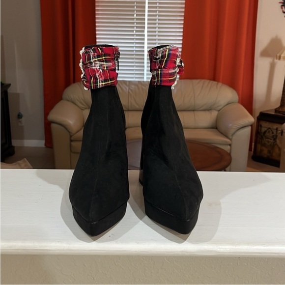 BETSEY JOHNSON Idris Dress Heel Ankle Booties Black Red Multi Plaid Size 9 M New - Picture 6 of 10